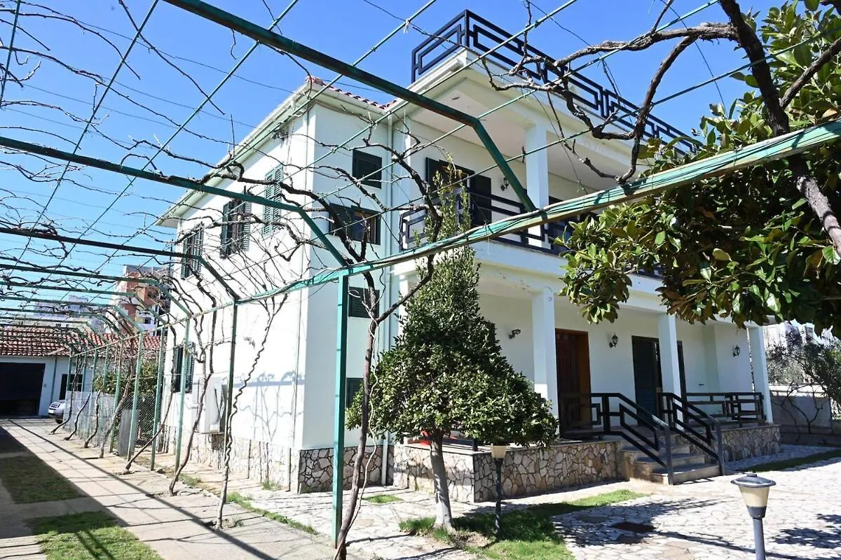 Villa Holiday Villa! Lezhe