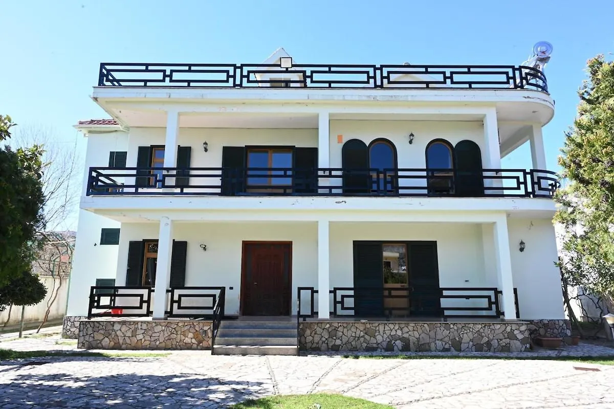 Holiday Villa! Lezhe 0*,